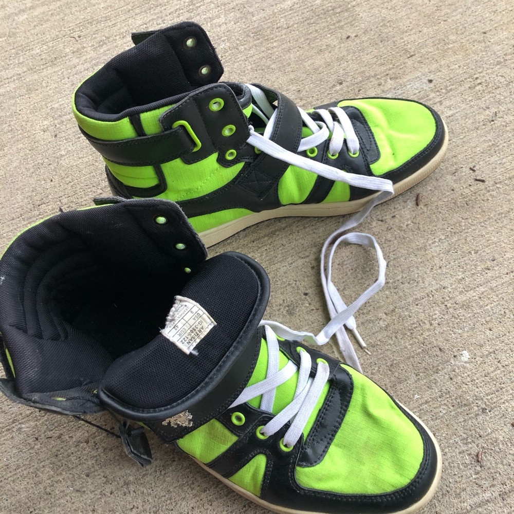 Shoe